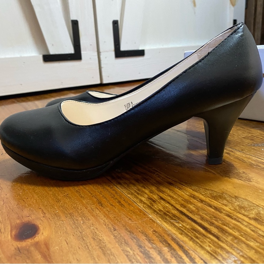 Enzo Black Rounded Toe Heels - Picture 2 of 8